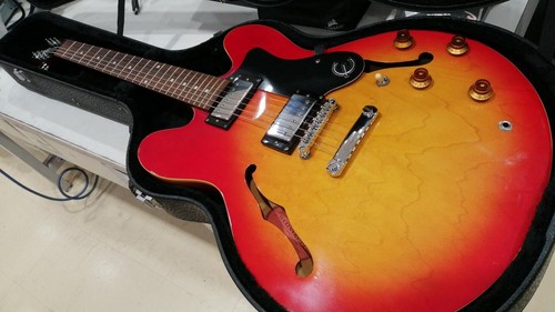 Epiphone semi acoustic guitar - semi,