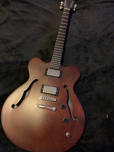 Hofner very thin guitar - , never